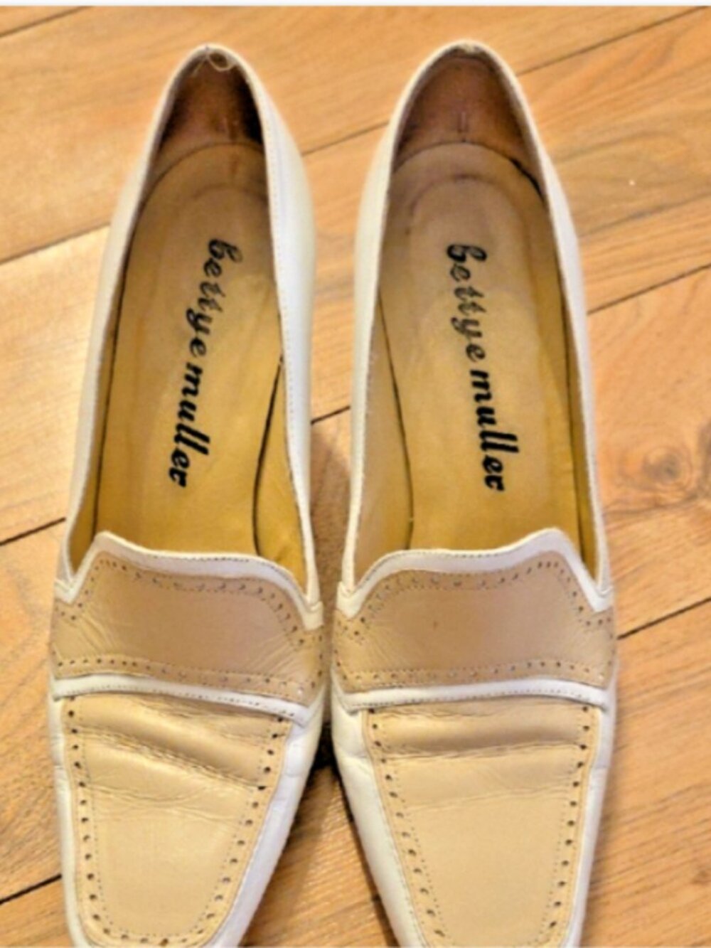 Vintage Bettye Muller Leather Loafers Heels 8.5 Cream White Square Toe Designer